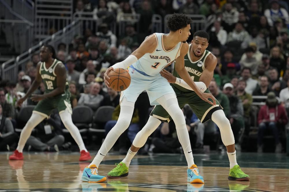 莱万在效力 莱万在效力